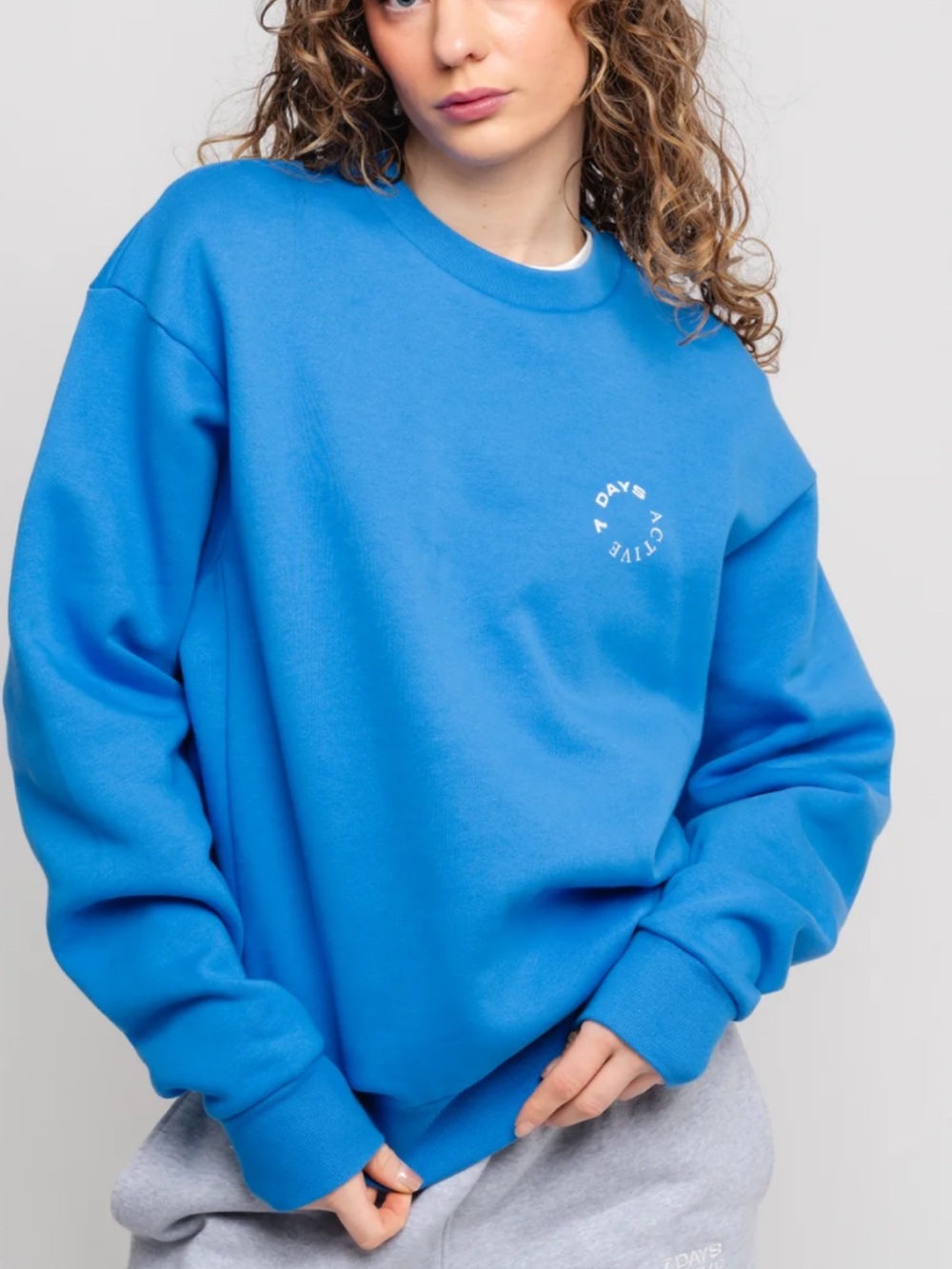7 days active Monday crewneck indigo bunting large